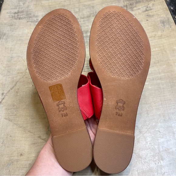Tory Burch Patos Disk Thong Leather Sandals, Brilliant Red/Gold Size 7M - Picture 7 of 8